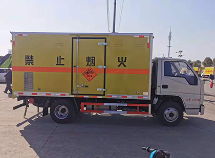 盐边爆破器材运输车