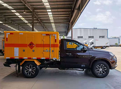 盐边爆破器材运输车